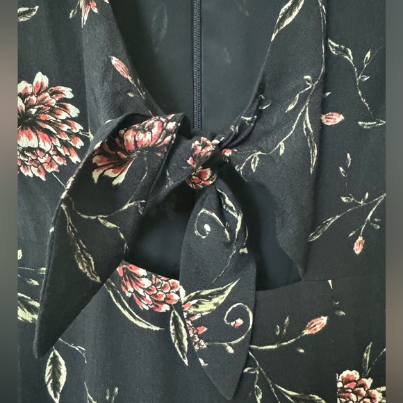 Bardot Tie Front Floral Dress - Picture 9 of 12